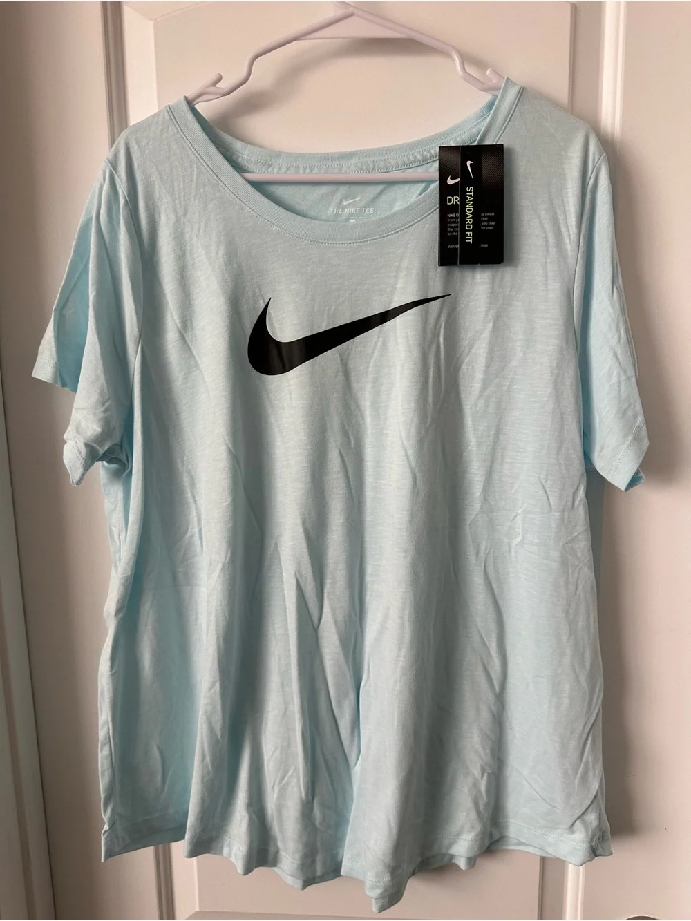 4 Nike woman’s Dri-FIT Short Sleeve Tee - Picture 13 of 16